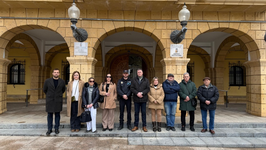 Fraga realiza un minuto de silencio por las víctimas del accidente ferroviario de Adamuz