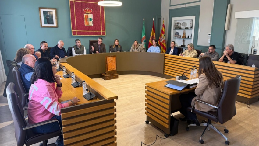El Ayuntamiento de Fraga aprueba la incorporación de pistolas táser y defensas extensibles para la Policía Local