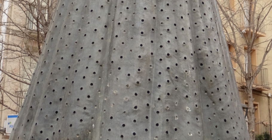 foto de Monumentos - la dona de faldetes