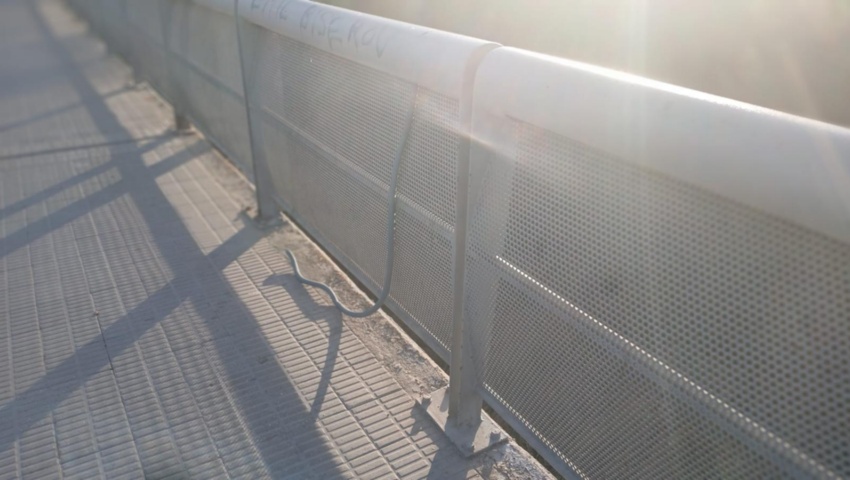 La Policía Local identifica a los presuntos autores de los destrozos en la nueva luminaria del Puente Pequeño