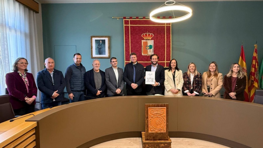 El presiente de la DPH vista el Ayuntamiento de Fraga