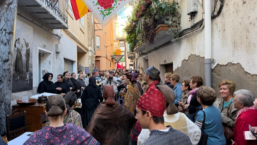 La ronda a los novios y las estampas dan paso al día grande de La Faldeta