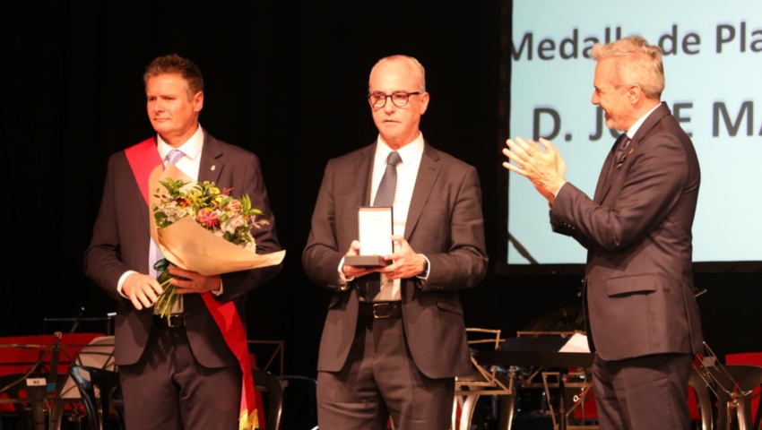 Fraga concede a título póstumo la Medalla de Plata de la Ciudad a José María Costa