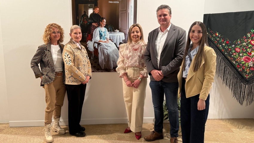 Fraga ensalza el peinado de picaporte en el cartel de La Faldeta 2025