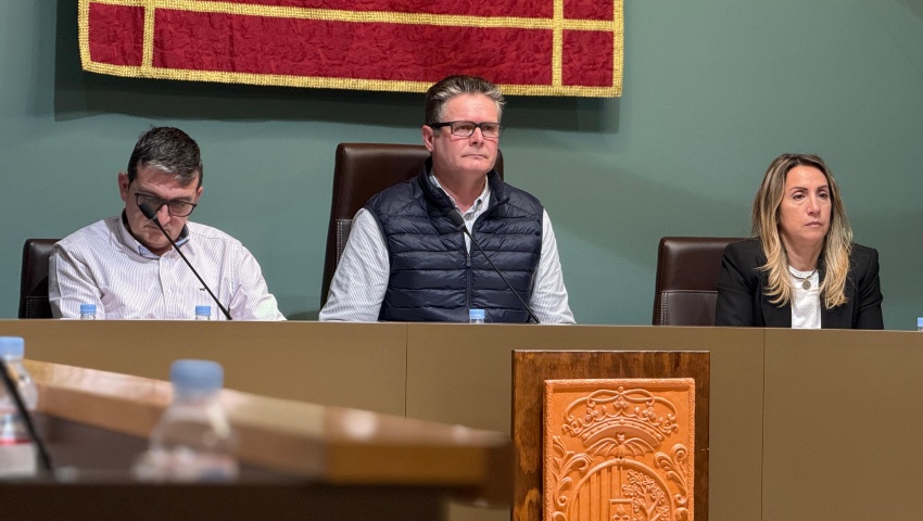 El pleno de Fraga se une por la sede de la PAU y la sanidad con dos mociones institucionales