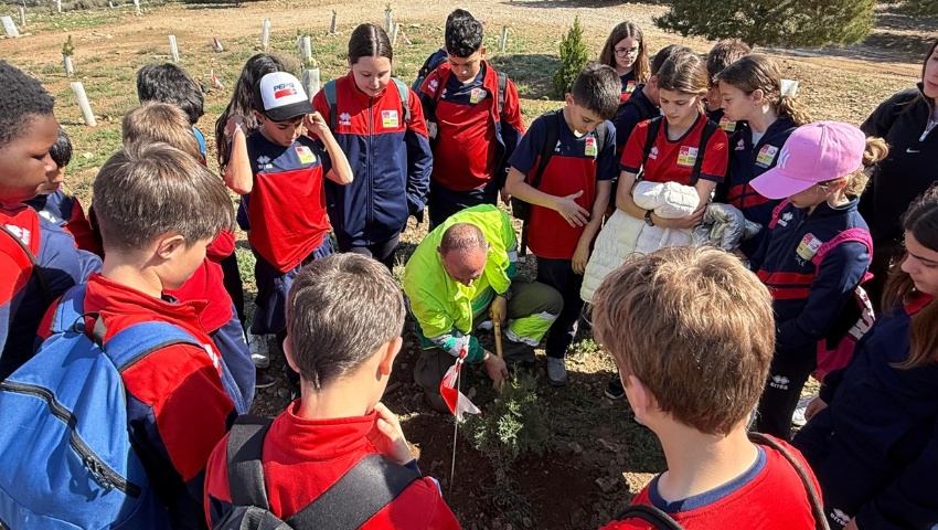 Alumnos de los centros educativos de Fraga plantan 200 árboles en La Concepción