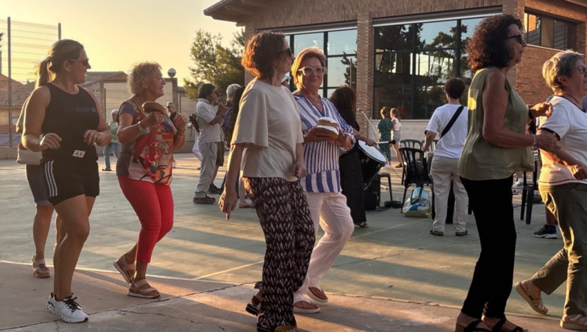 El recuperado ball de coques vuelve a protagonizar la Fiesta de Santa Ana