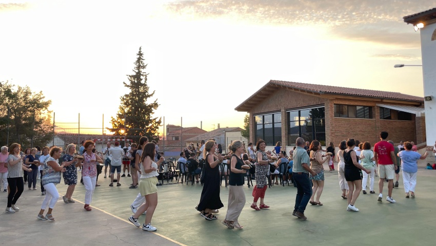 Dos últimos talleres del ball de coques antes de sacarlo a la calle para celebrar la Fiesta de Santa Ana