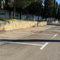 Aparcamiento en batería en el cementerio