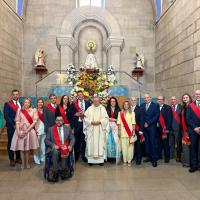 La corporación municipal durante la ofrenda de flores a la Virgen del Pilar 2025