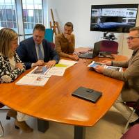 Gramún expone a la consejera de Educación Claudia Pérez la rehabilitación del antiguo San José de Calasanz