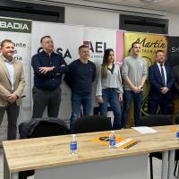 El concejal de Desarrollo Económico, Javier Catalán, y el consejero comarcal de Turismo, Javier Carrasquer, junto con los restauradores en la presentación de la XIII Semana Gastronómica.